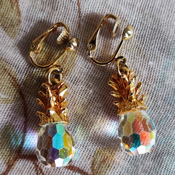 Pineapple Aurora Borealis Faceted Glass Crystal Gold Tone Vintage Clip Earrings - Picture 6 of 8